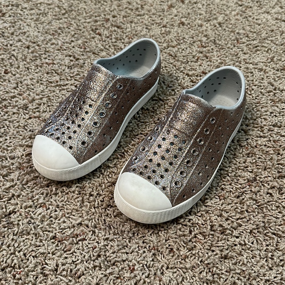 Native Jefferson gold bling size 13